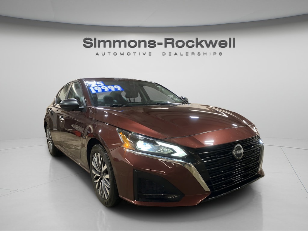 Used 2025 Nissan Altima SV SV FWD