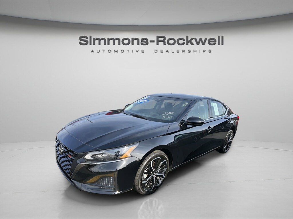 Used 2025 Nissan Altima SR SR FWD