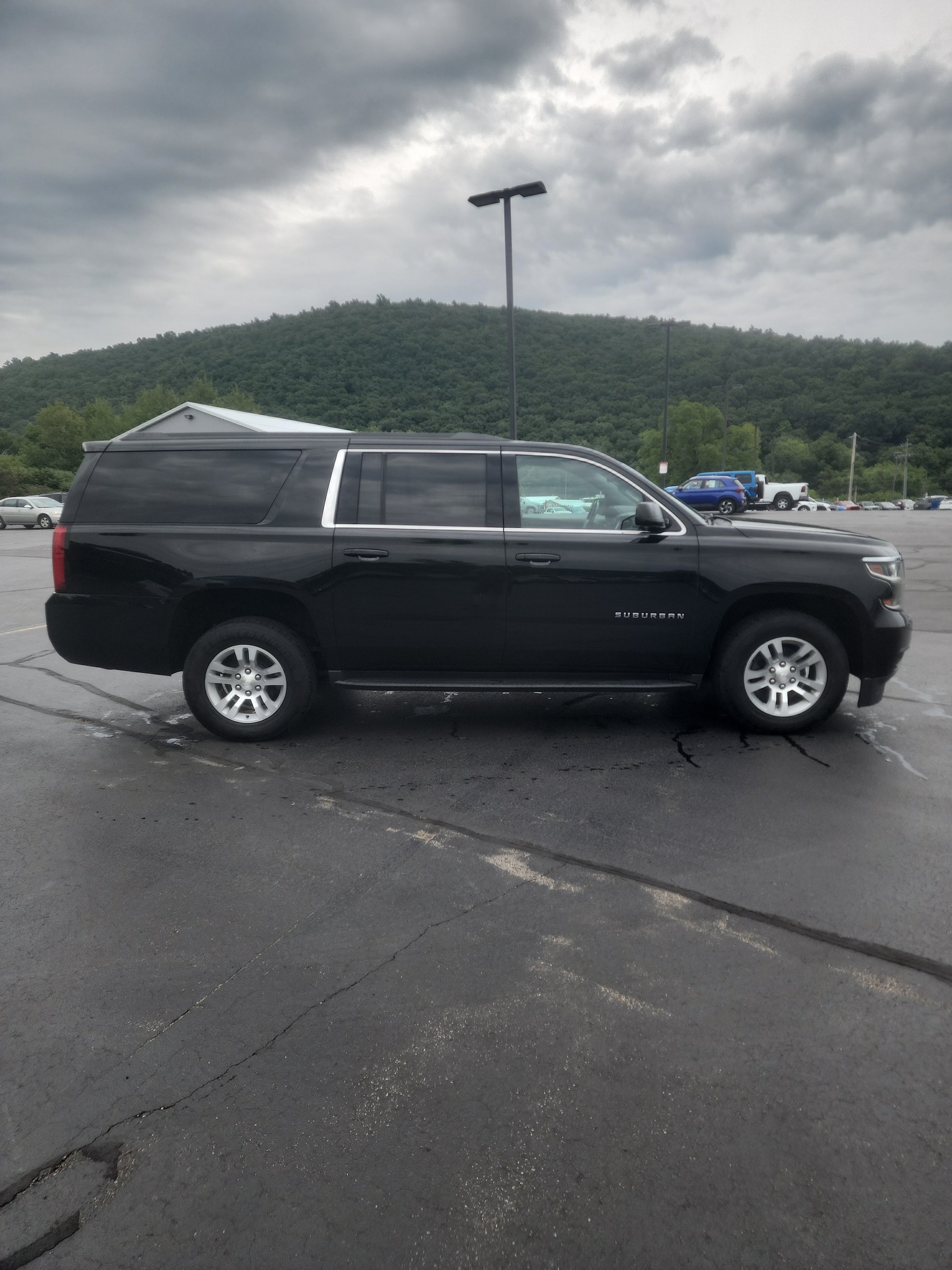 2019 Chevrolet Suburban LS - Photo 7