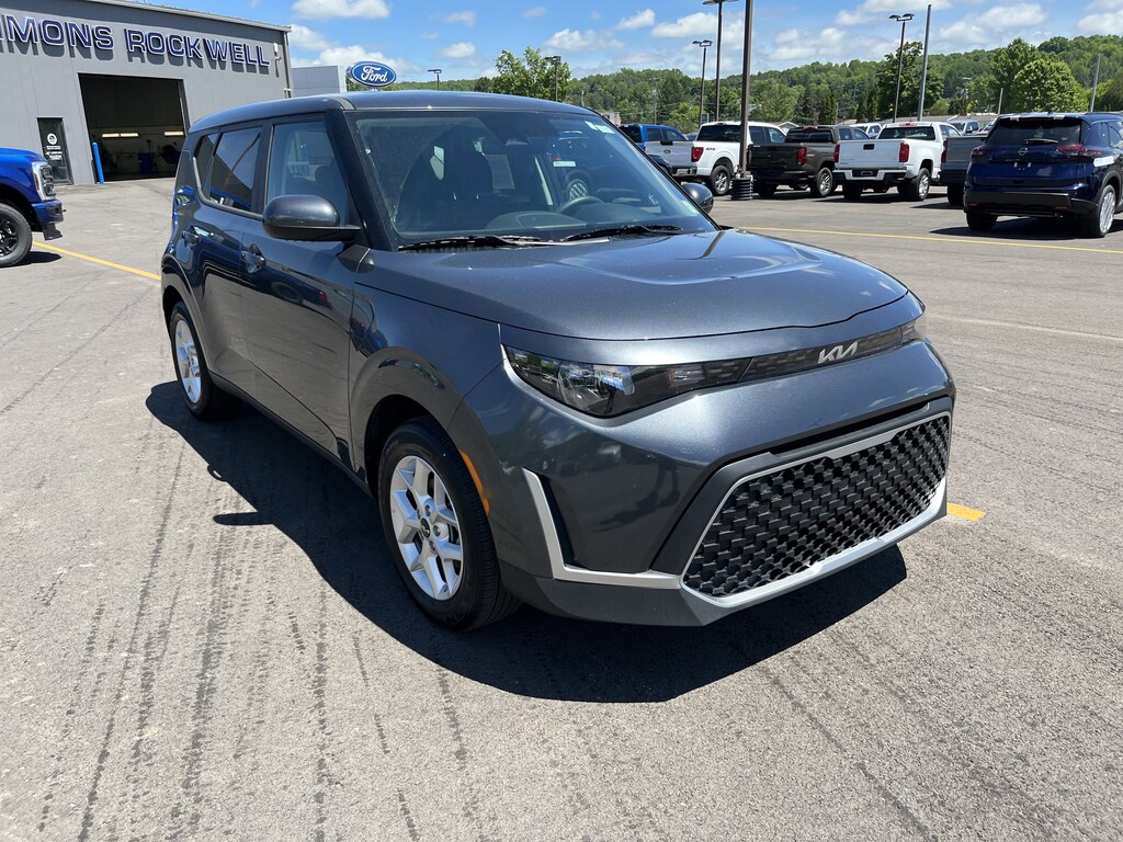 Used 2025 Kia Soul LX LX FWD