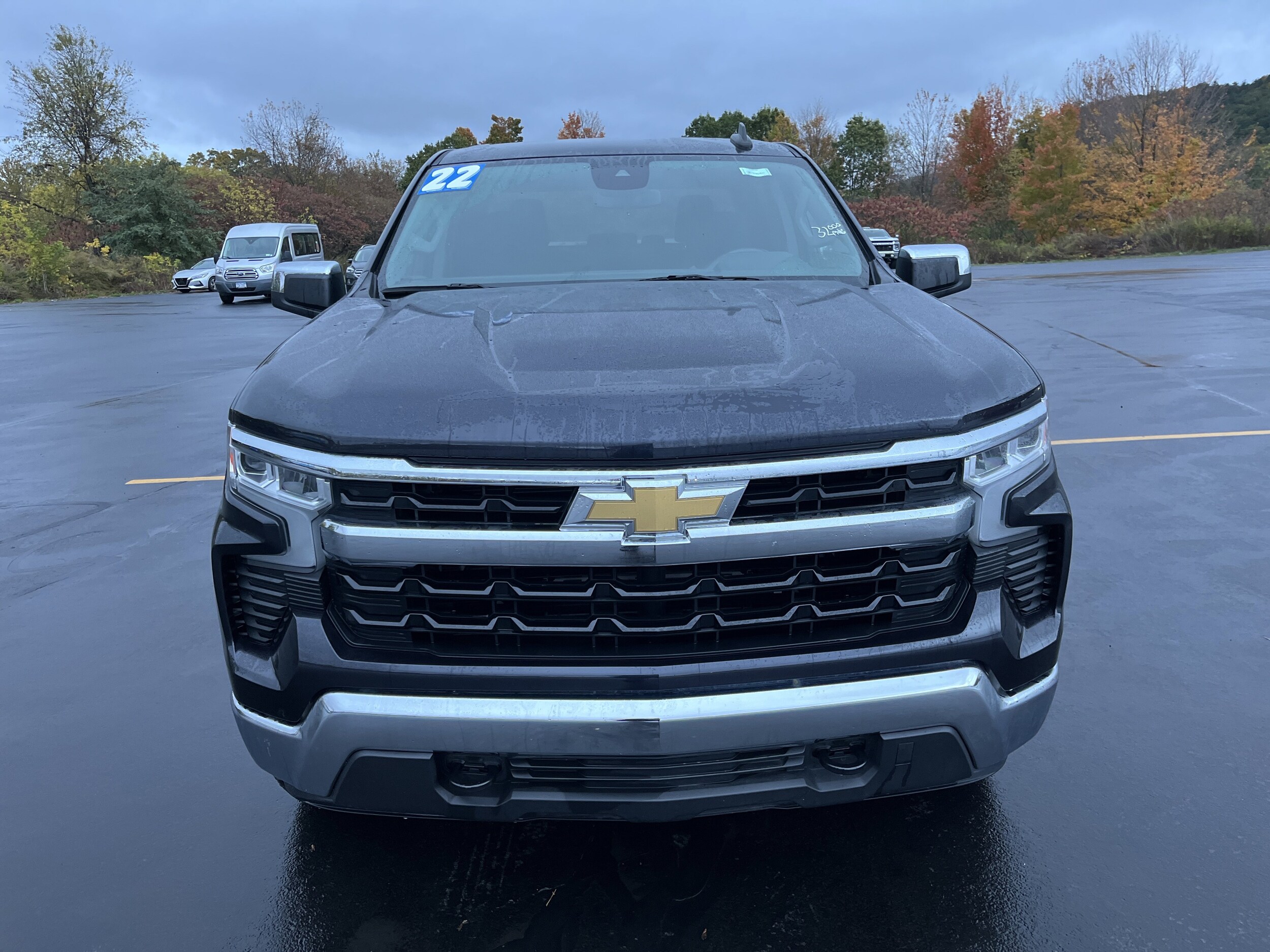 2022 Chevrolet Silverado 1500 LT photo 2
