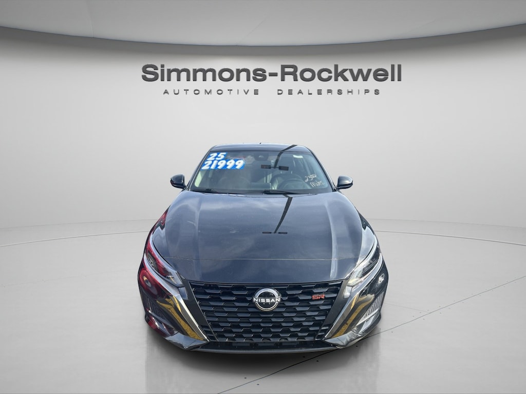 Used 2025 Nissan Altima SR SR FWD