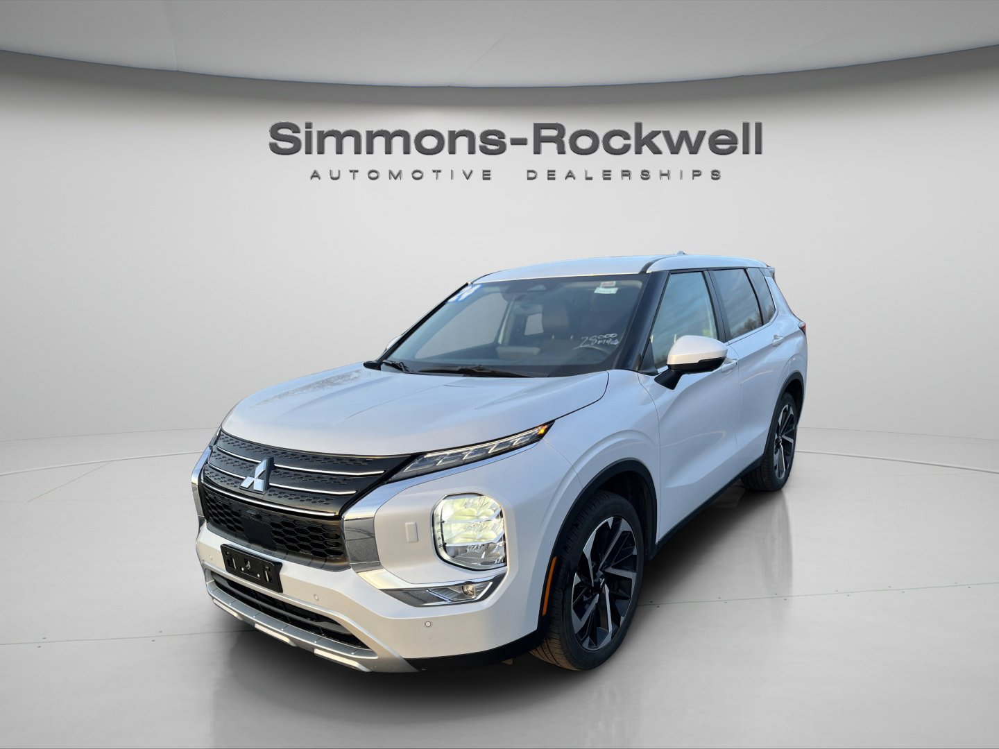 2024 Mitsubishi Outlander SE's photo