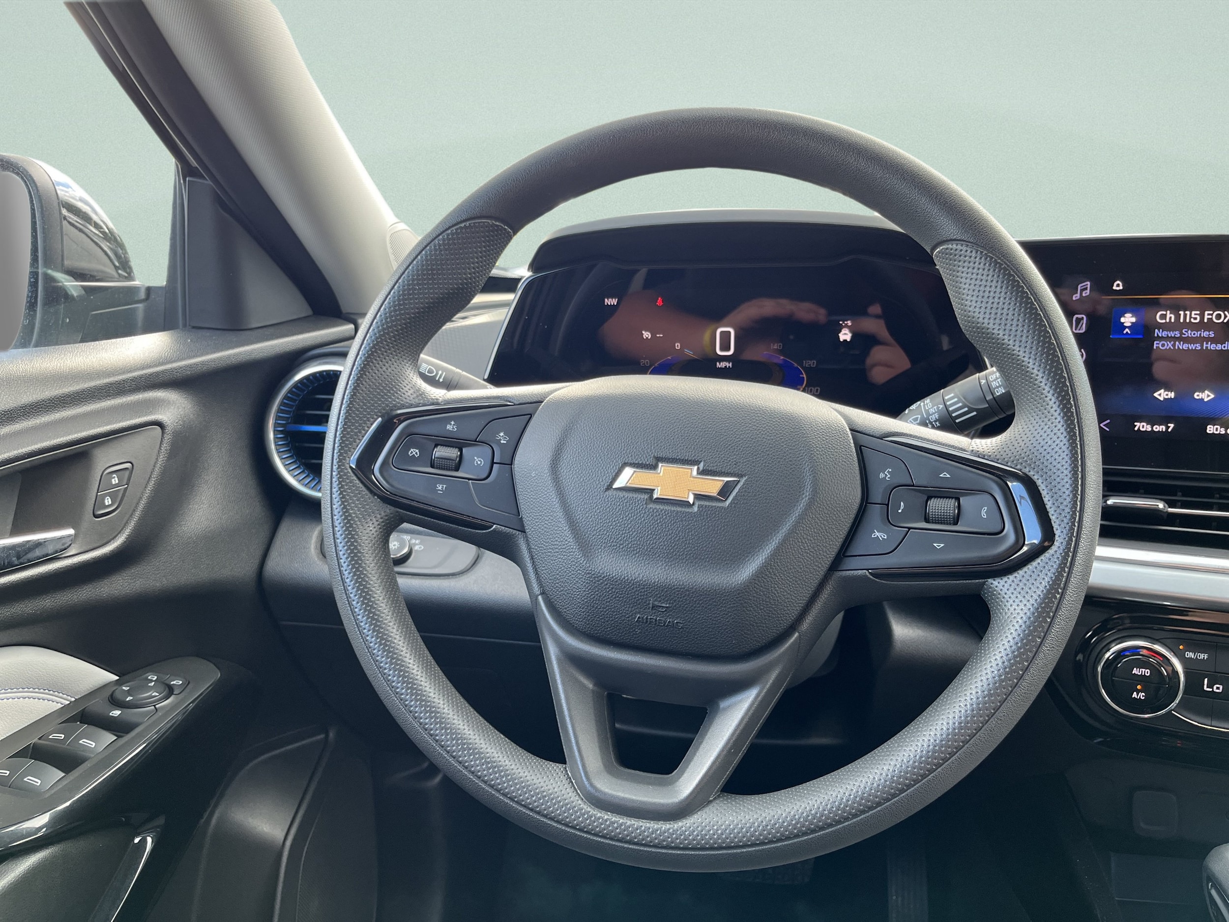 2024 Chevrolet Trax LT - Photo 24