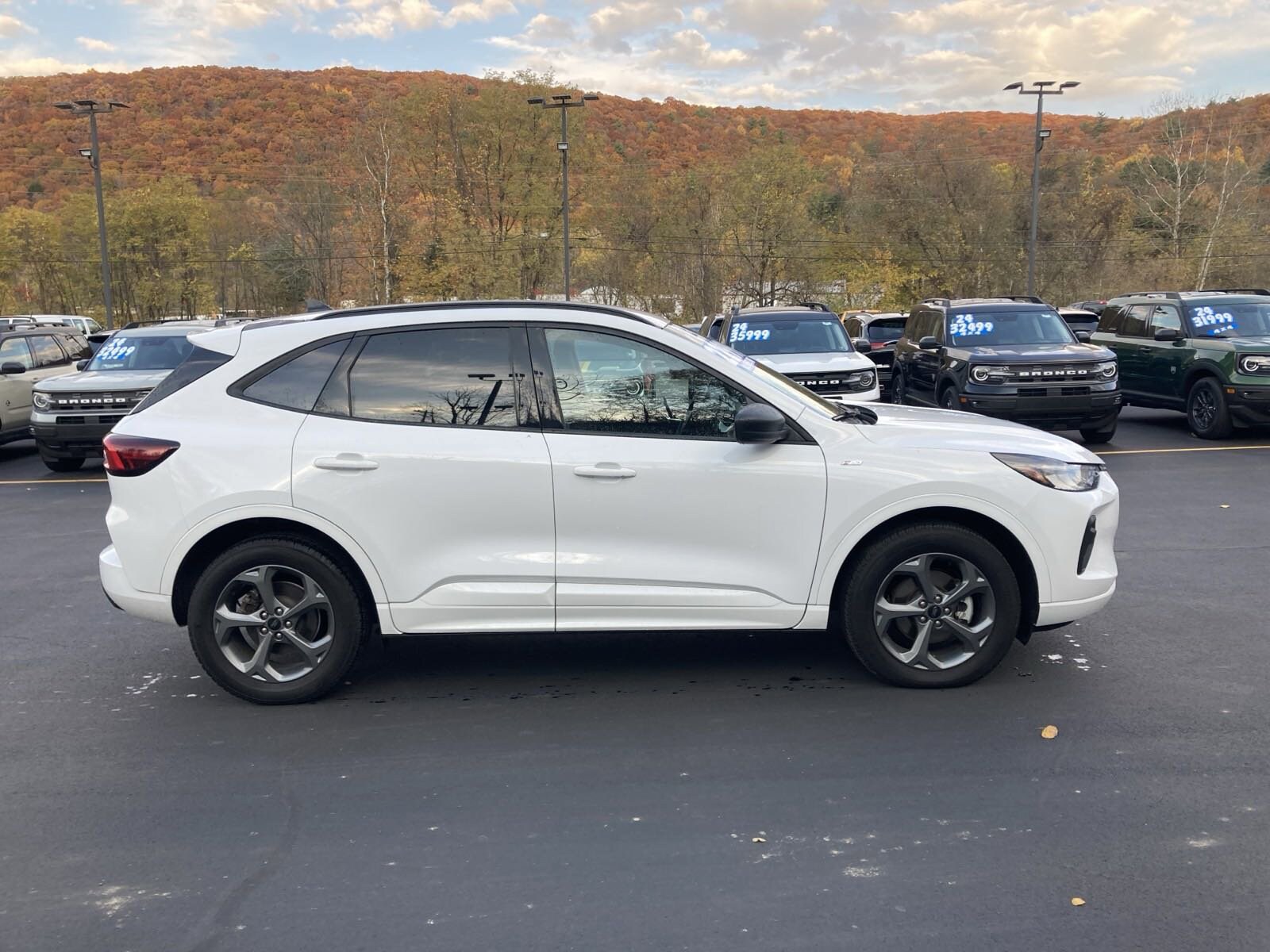 2023 Ford Escape ST-Line photo 4
