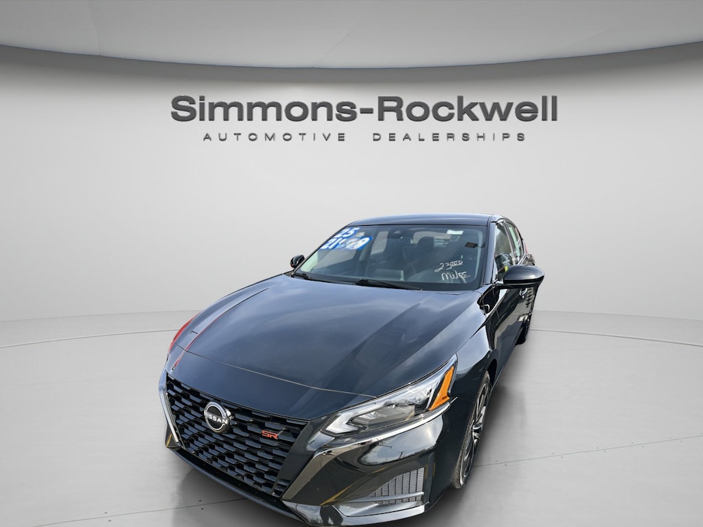 Used 2025 Nissan Altima SR SR FWD