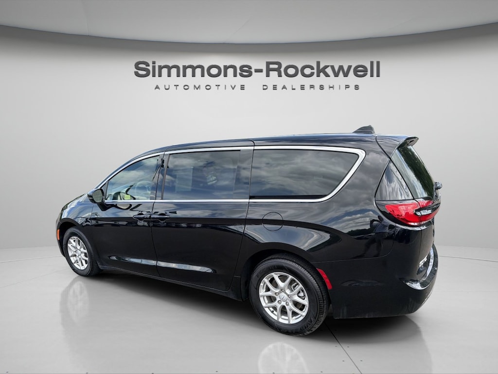 Used 2025 Chrysler Pacifica Select Select FWD