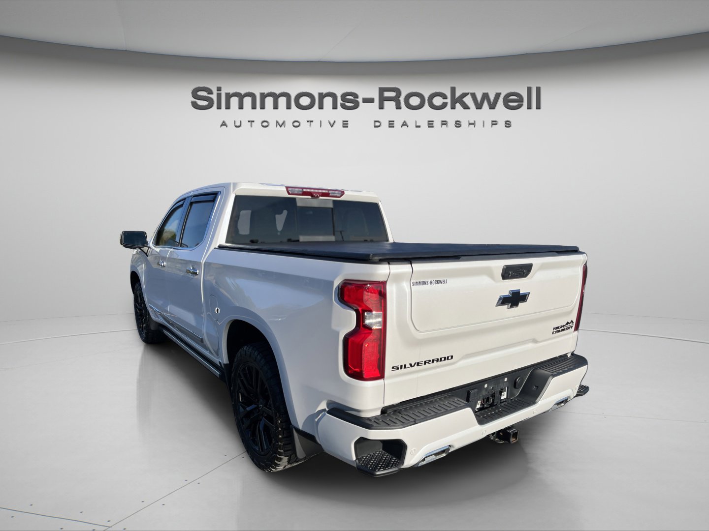 2023 Chevrolet Silverado 1500 High Country photo 3
