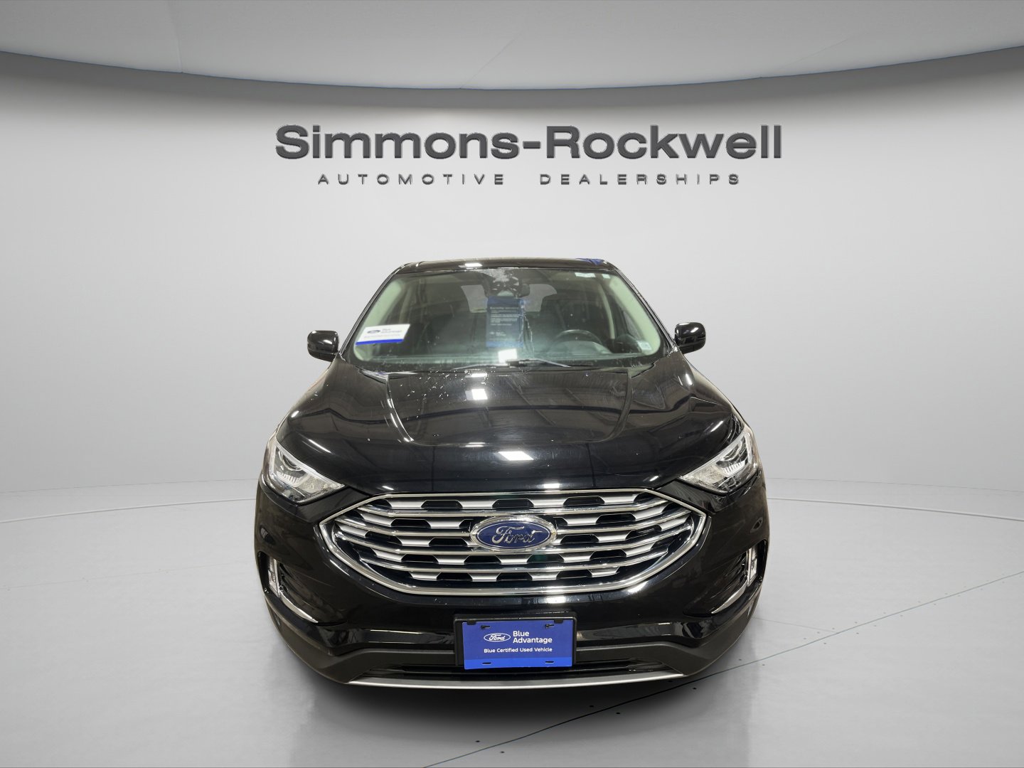 2022 Ford Edge SEL photo 2