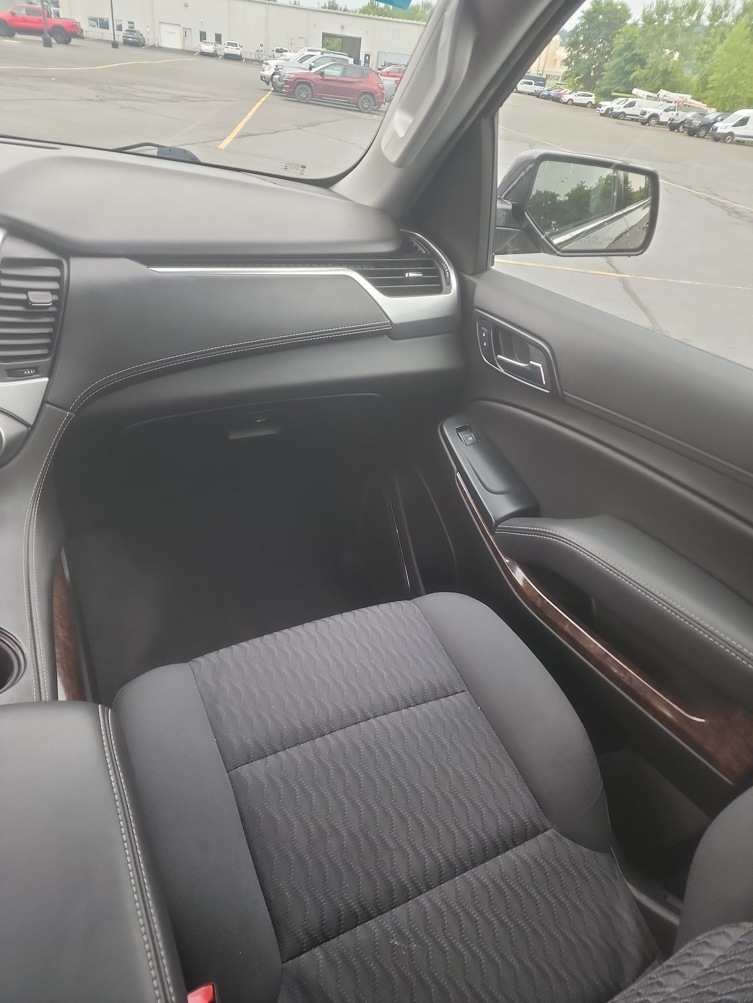 2019 Chevrolet Suburban LS - Photo 10