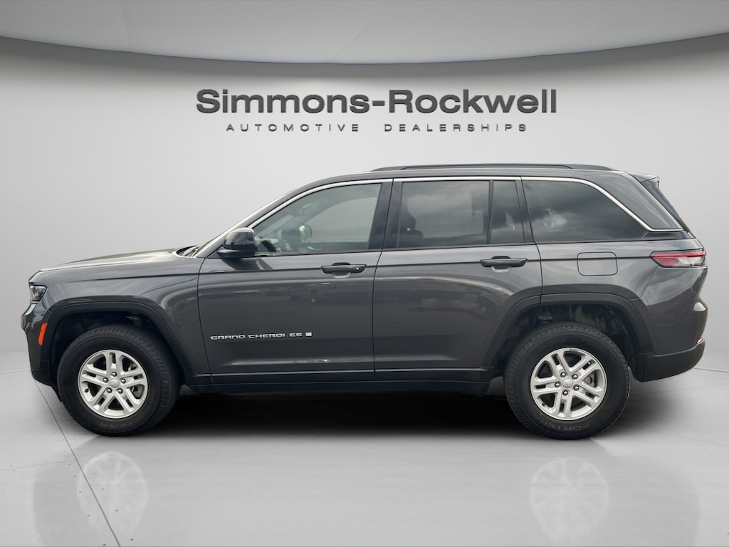 Used 2024 Jeep Grand Cherokee Laredo Laredo 4x4