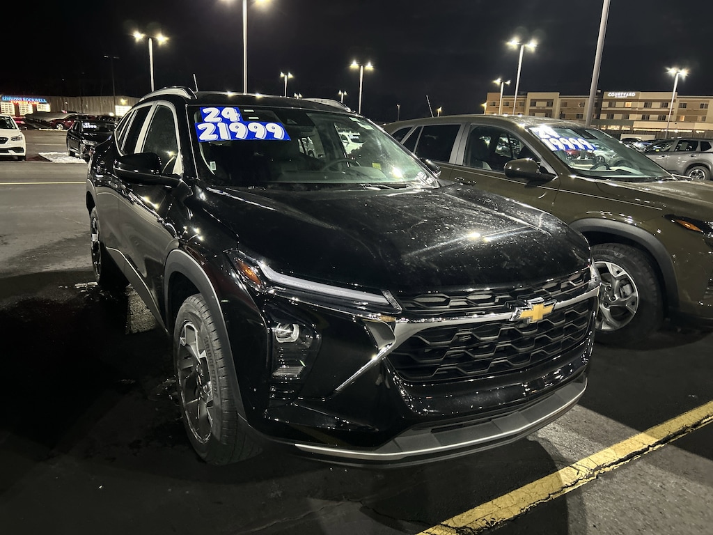 Used 2024 Chevrolet Trax LT FWD LT