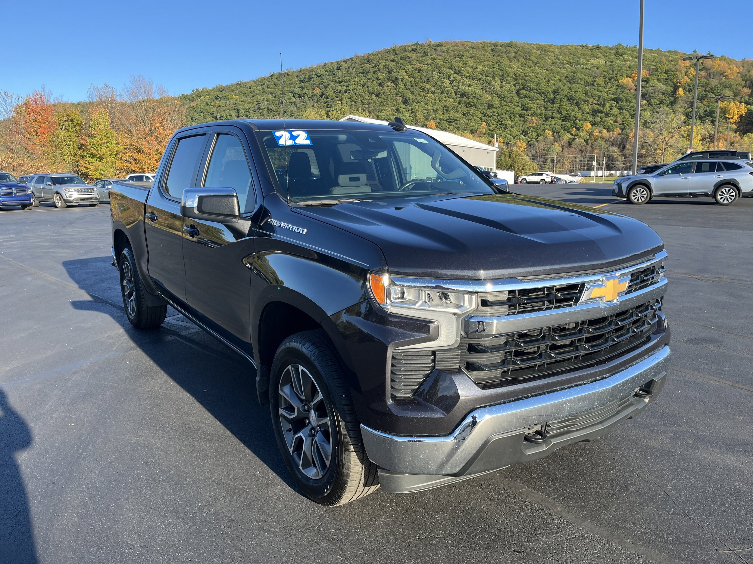 2022 Chevrolet Silverado 1500 LT photo 3