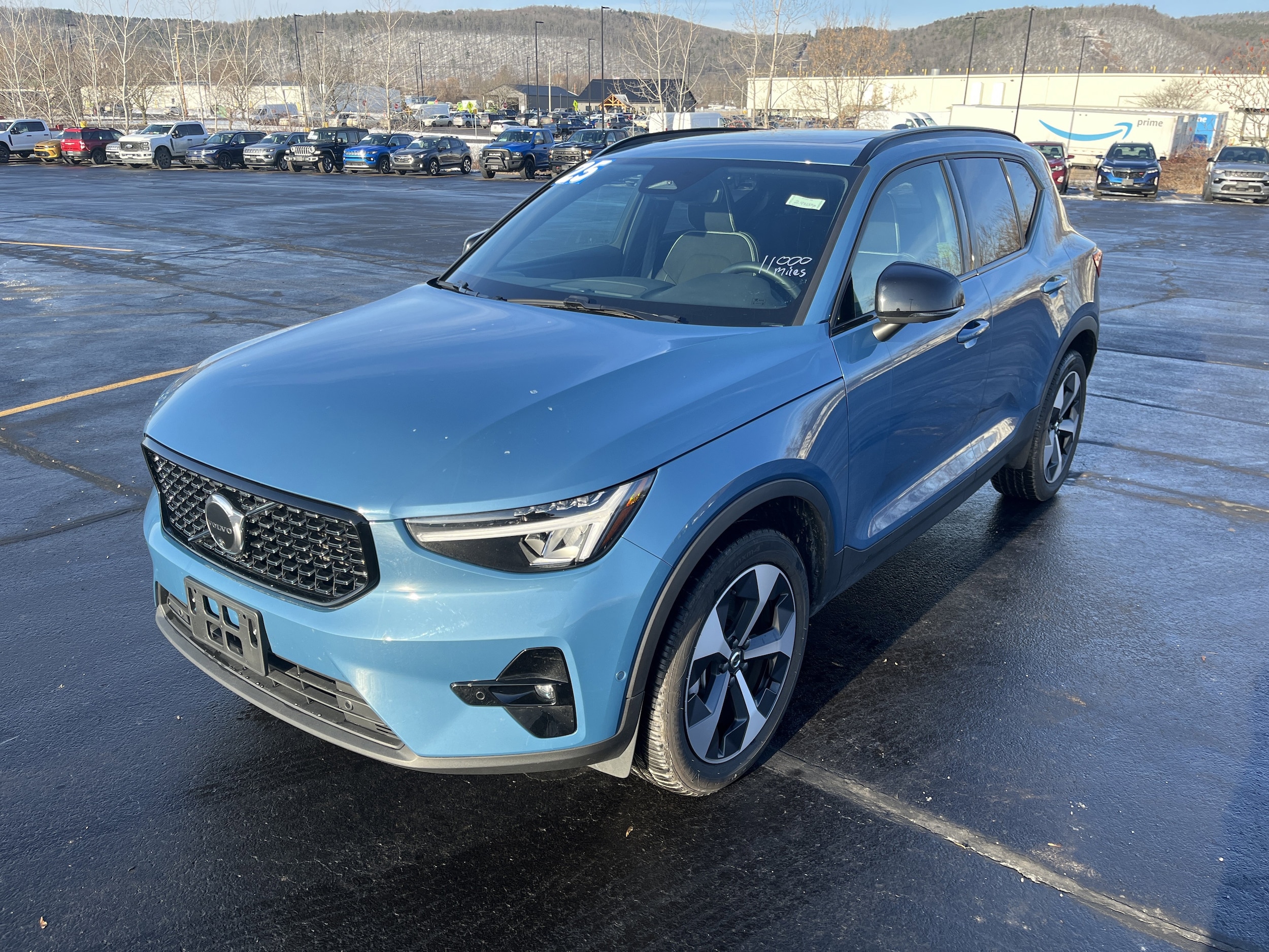2025 Volvo XC40 Plus's photo