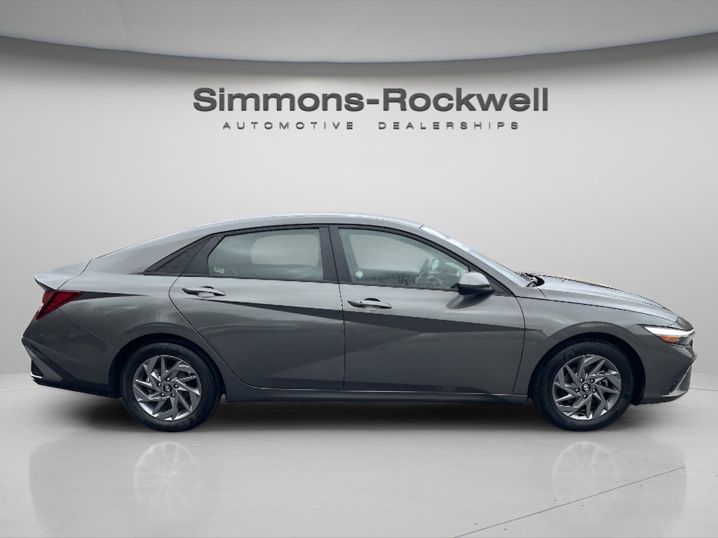 Used 2024 Hyundai Elantra SEL SEL IVT