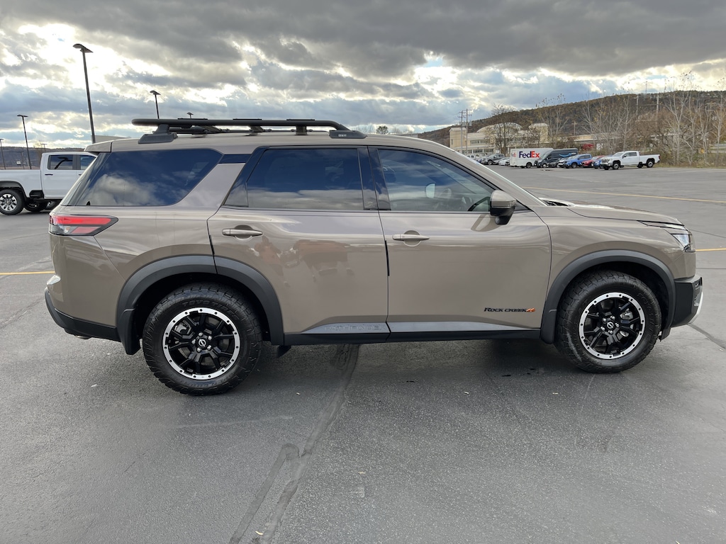 Used 2024 Nissan Pathfinder Rock Creek Rock Creek 4WD