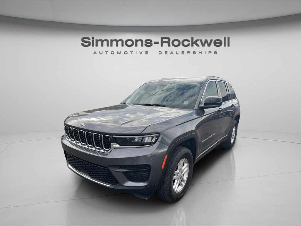 Used 2024 Jeep Grand Cherokee Laredo Laredo 4x4