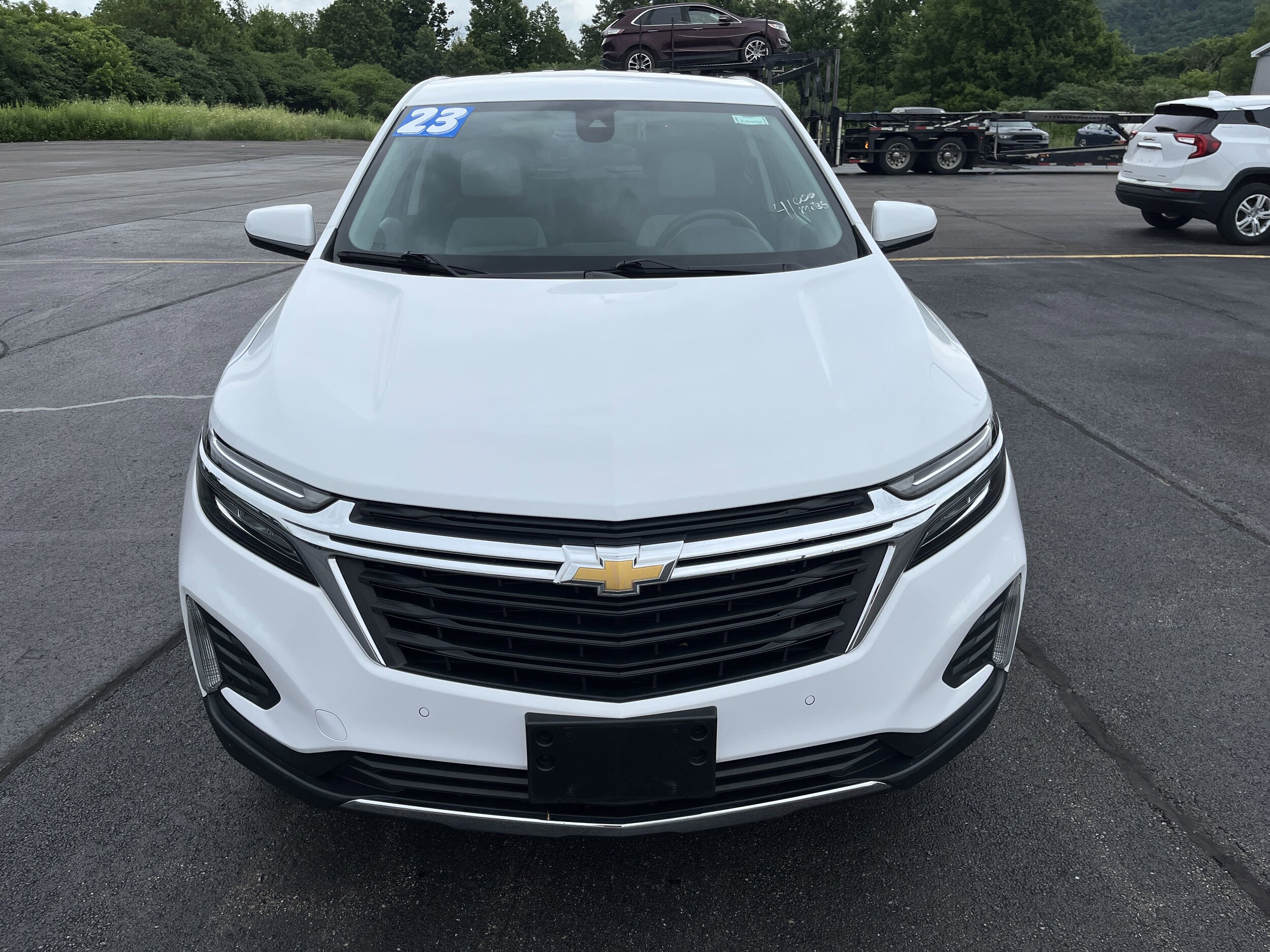 2023 Chevrolet Equinox LT photo 2
