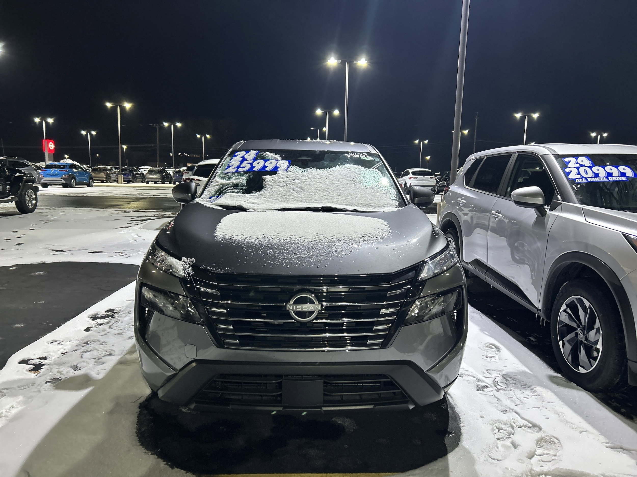 2024 Nissan Rogue SV's photo