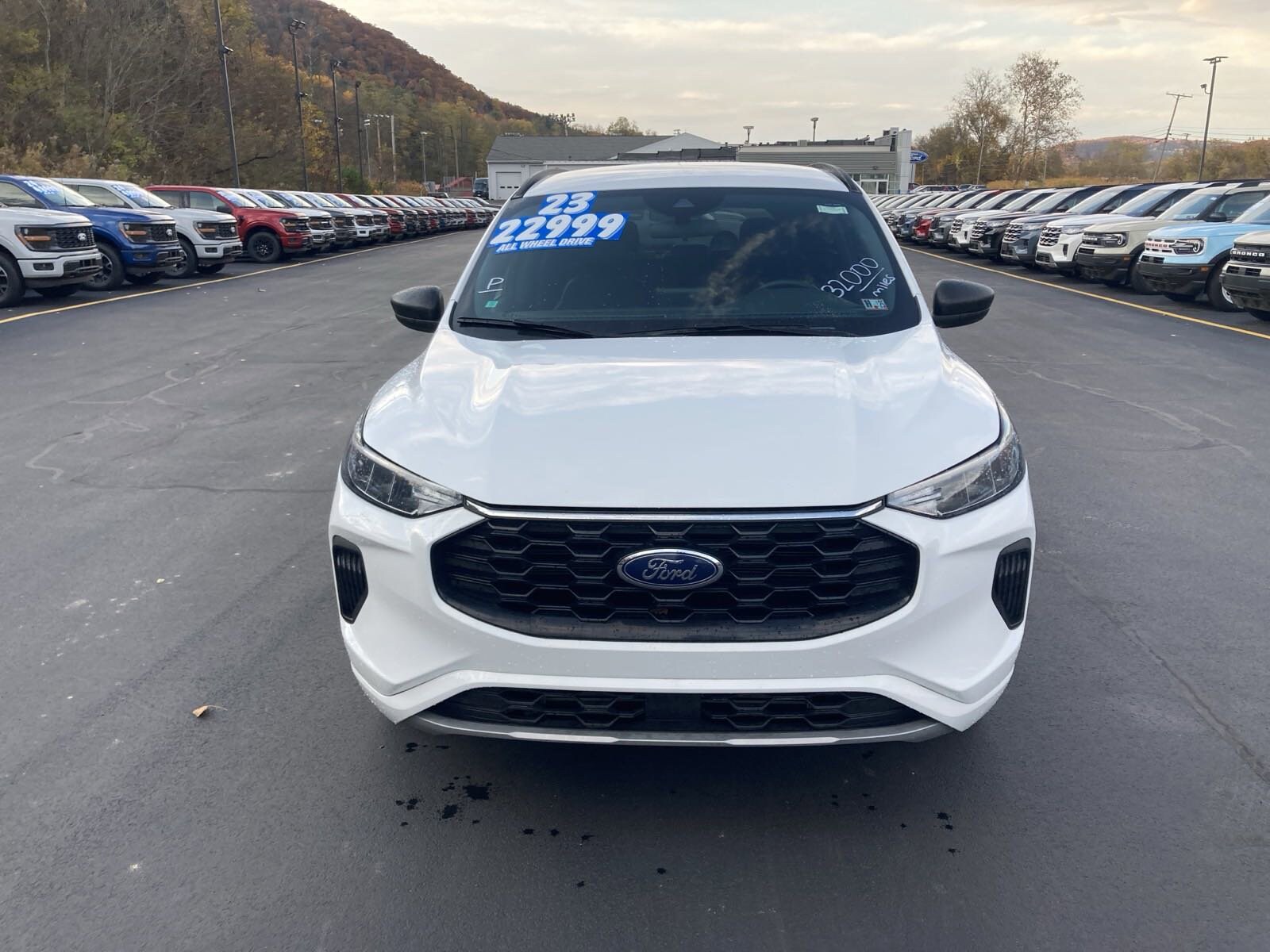 2023 Ford Escape ST-Line photo 2