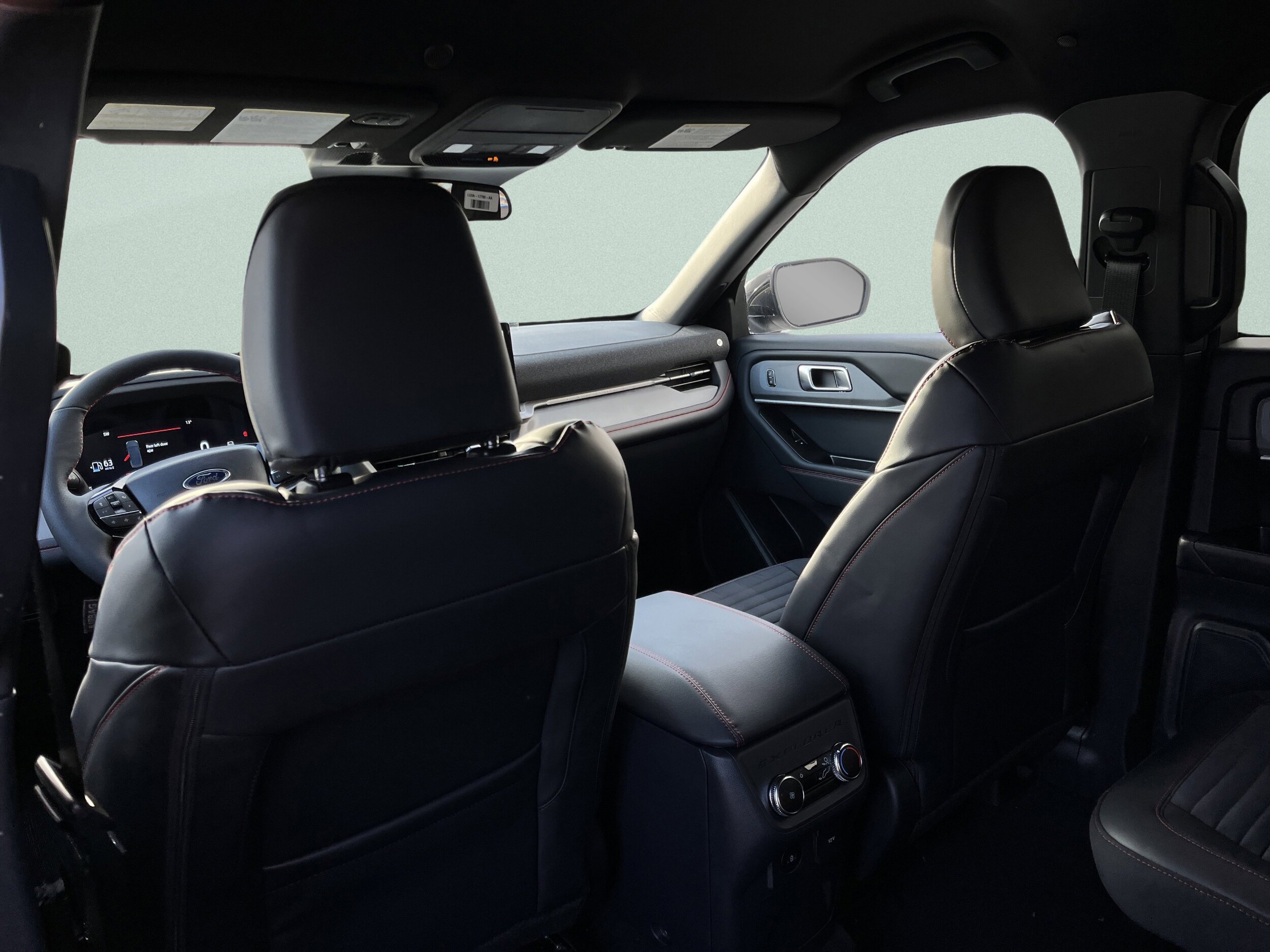 2026 Ford Explorer ST-Line - Photo 24