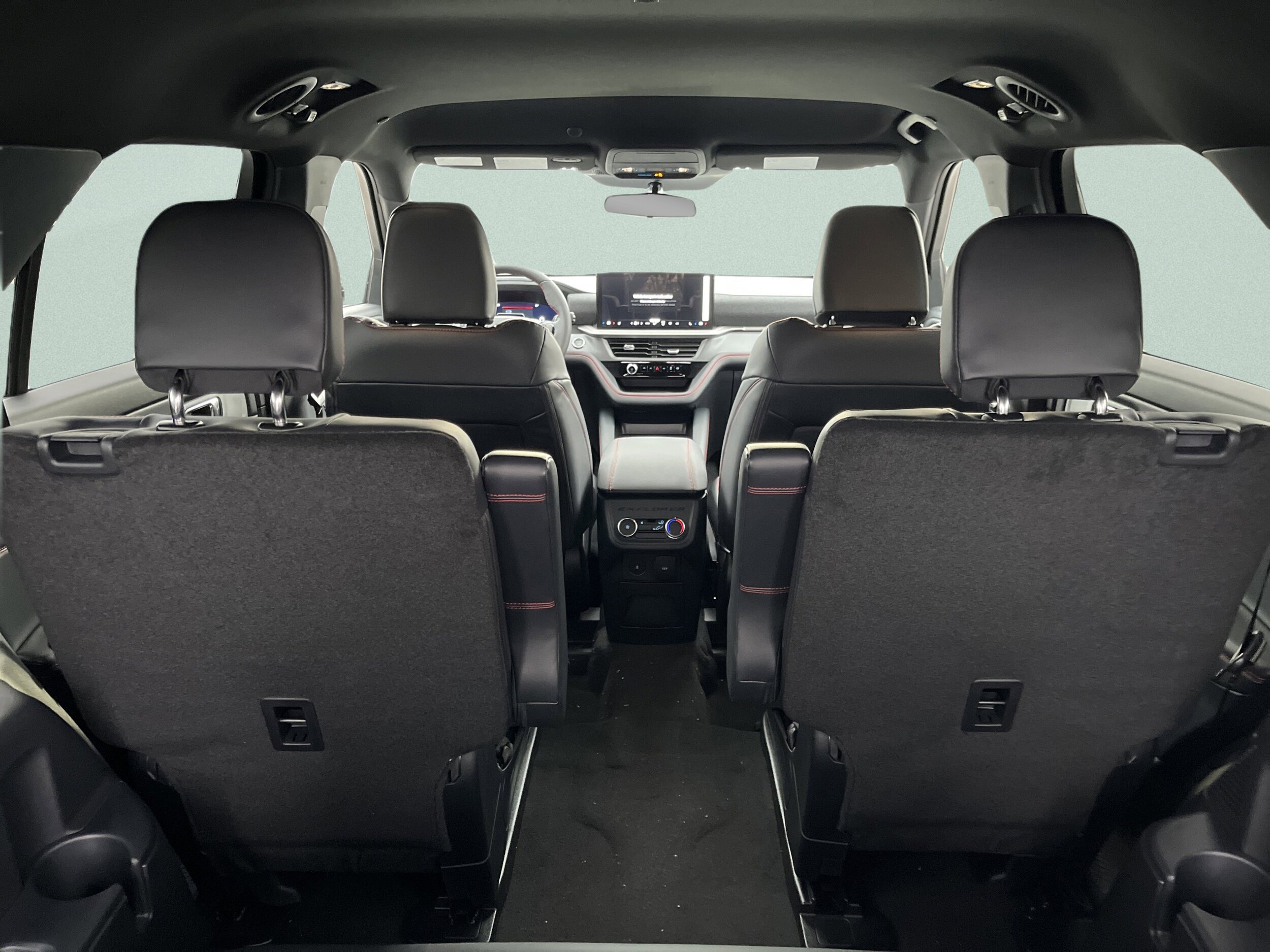 2026 Ford Explorer ST-Line - Photo 13