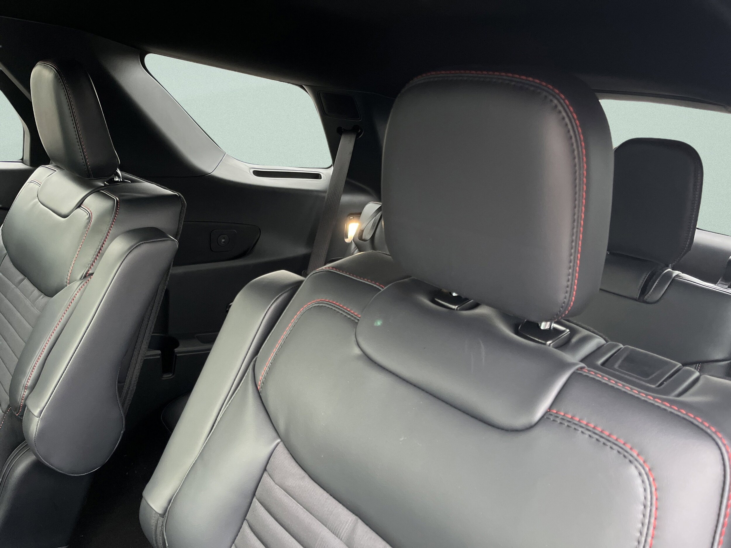 2026 Ford Explorer ST-Line - Photo 23