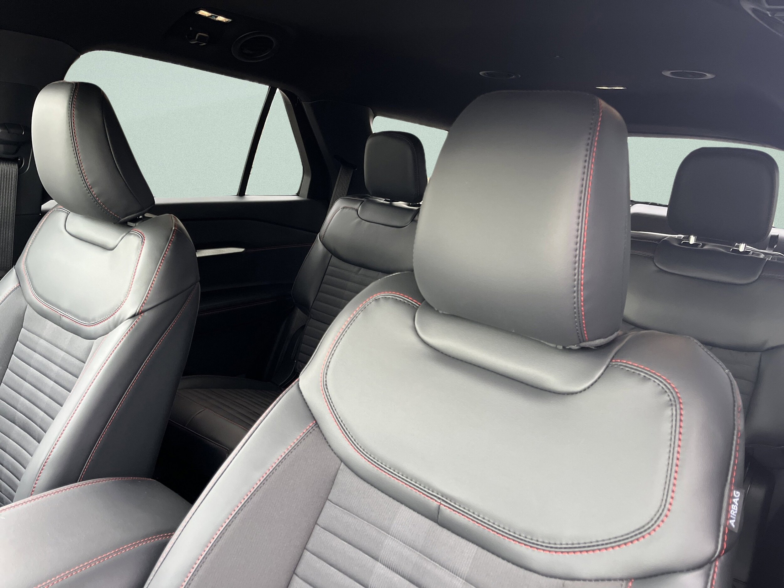 2026 Ford Explorer ST-Line - Photo 15