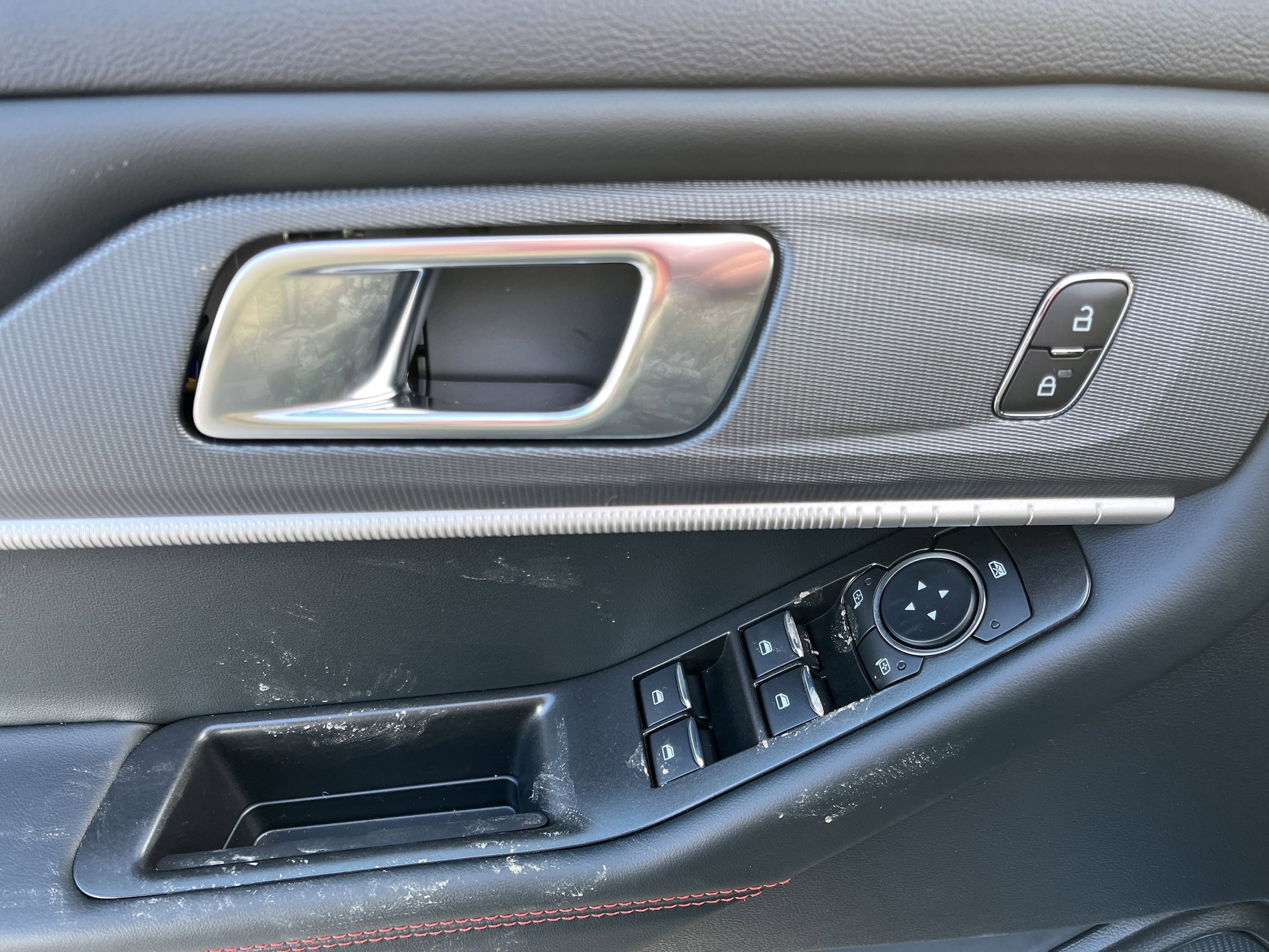 2026 Ford Explorer ST-Line - Photo 18