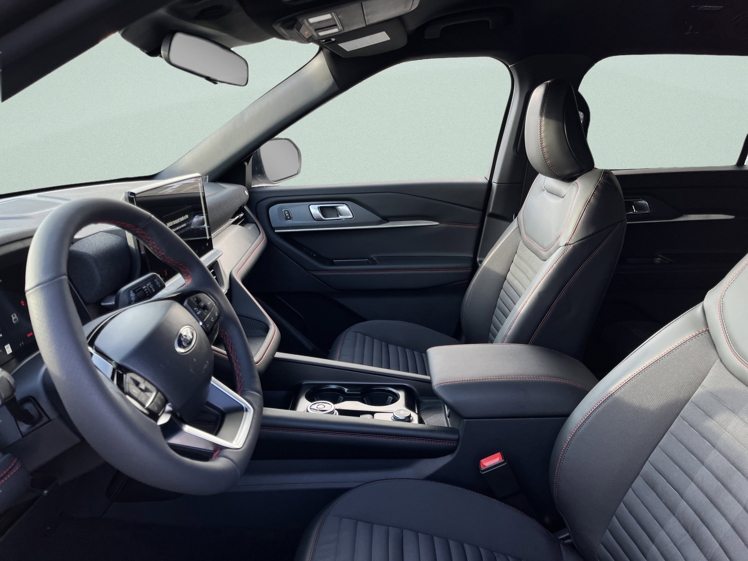 2026 Ford Explorer ST-Line - Photo 14