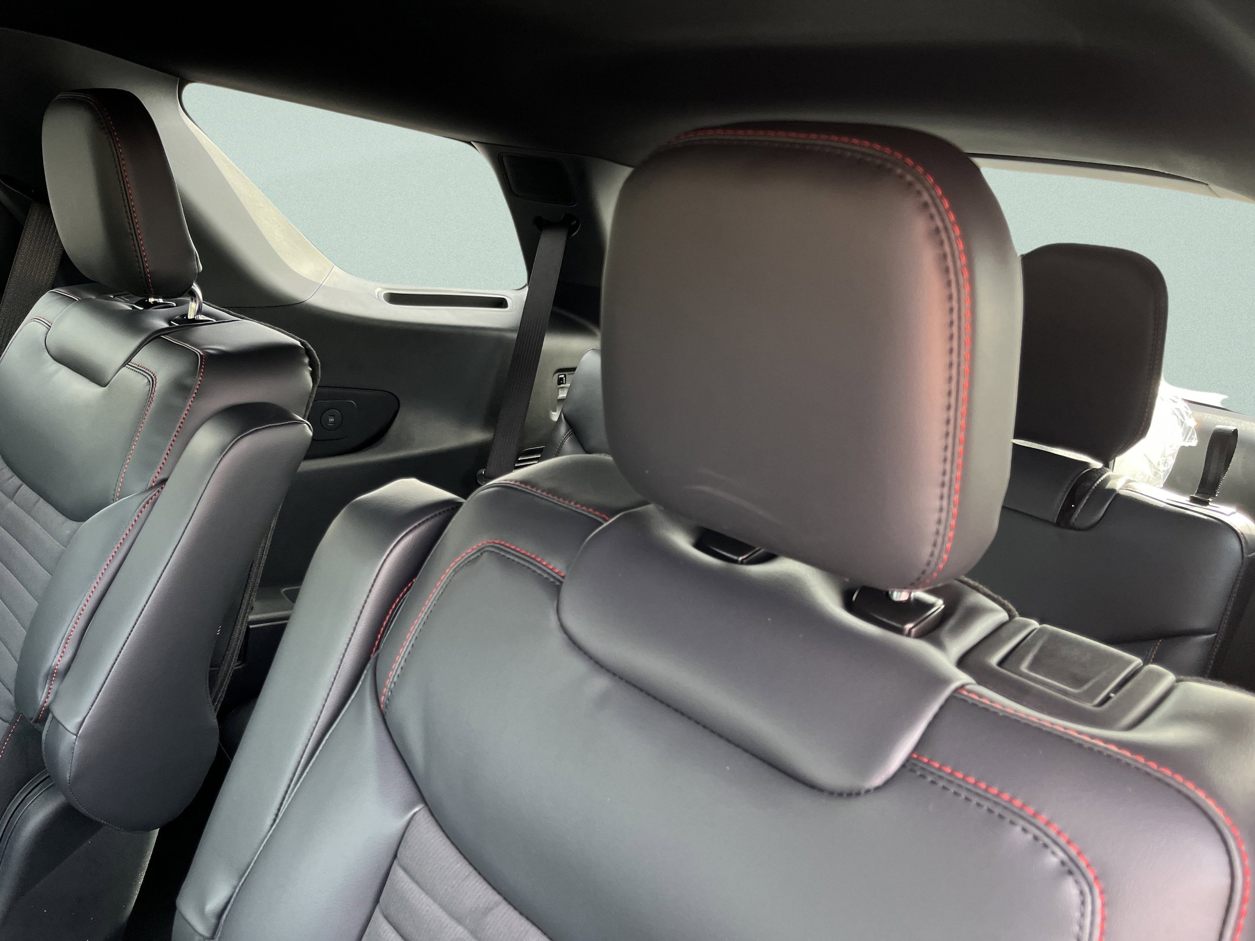2026 Ford Explorer ST-Line - Photo 24