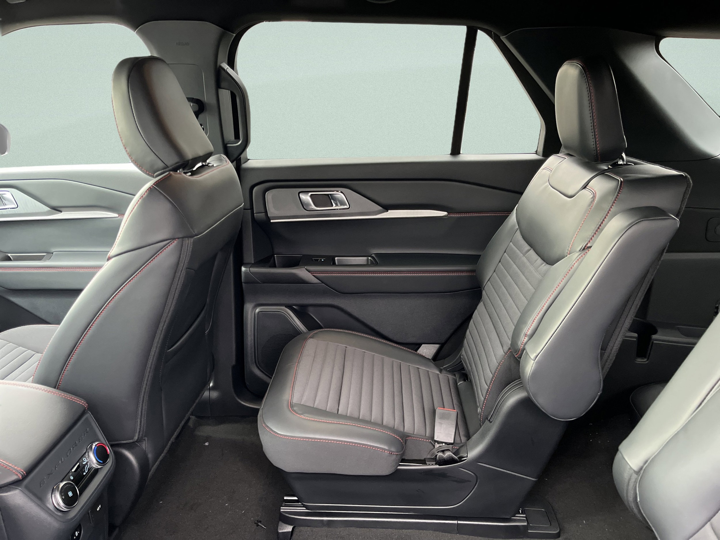 2026 Ford Explorer ST-Line - Photo 22