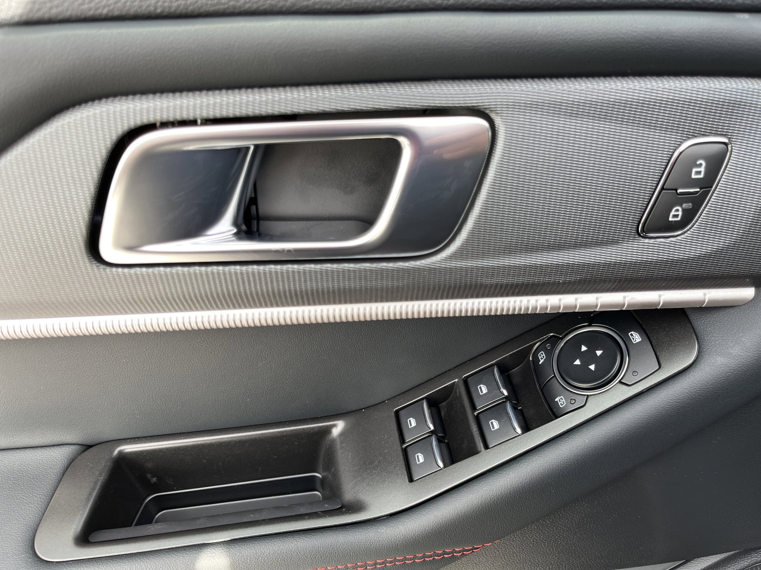 2026 Ford Explorer ST-Line - Photo 19