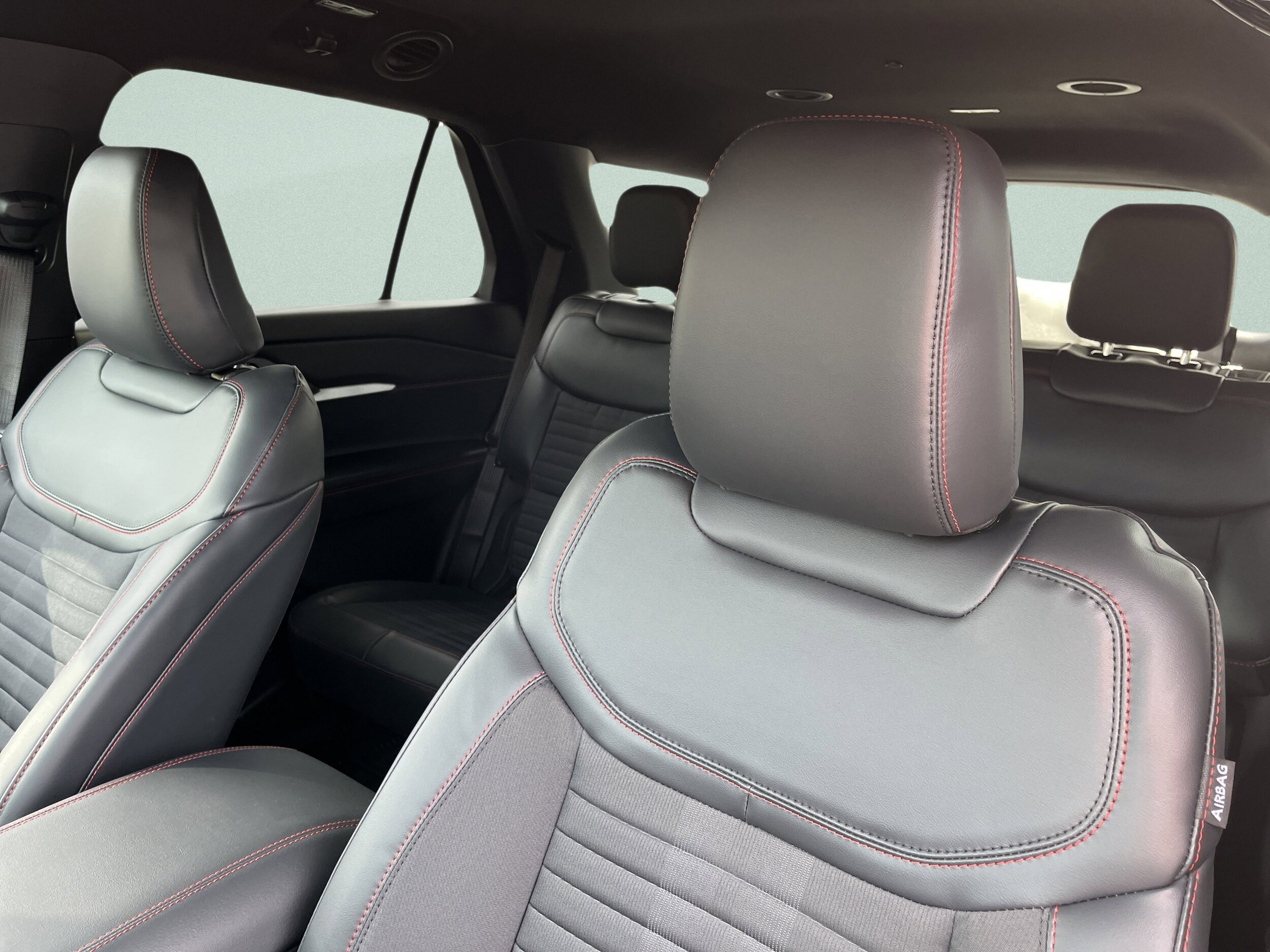 2026 Ford Explorer ST-Line - Photo 16