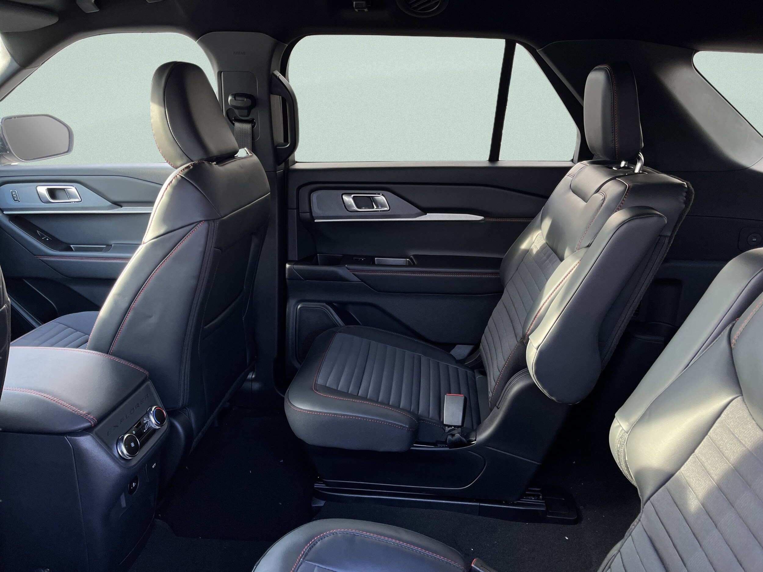 2026 Ford Explorer ST-Line - Photo 22