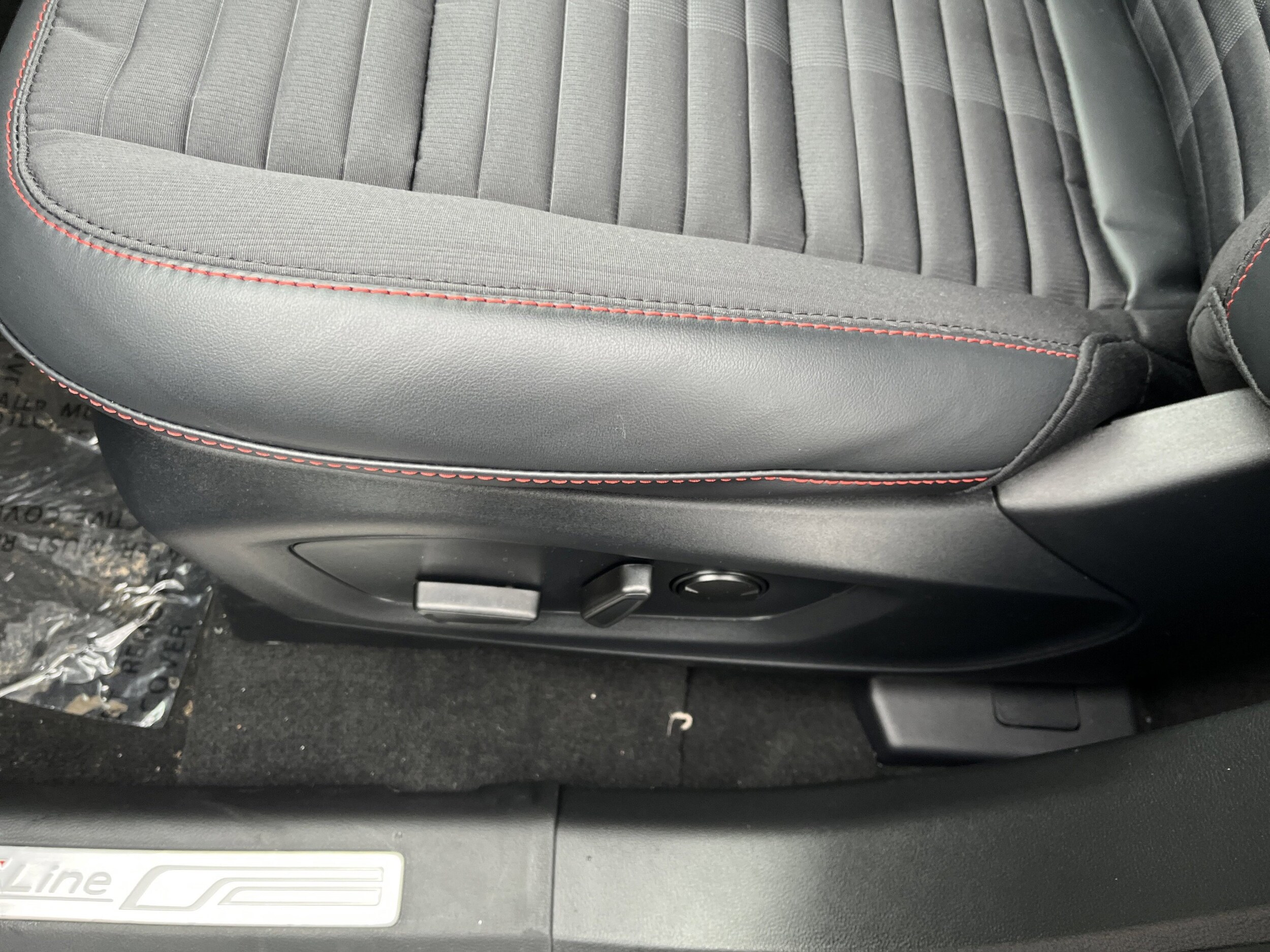 2026 Ford Explorer ST-Line - Photo 16