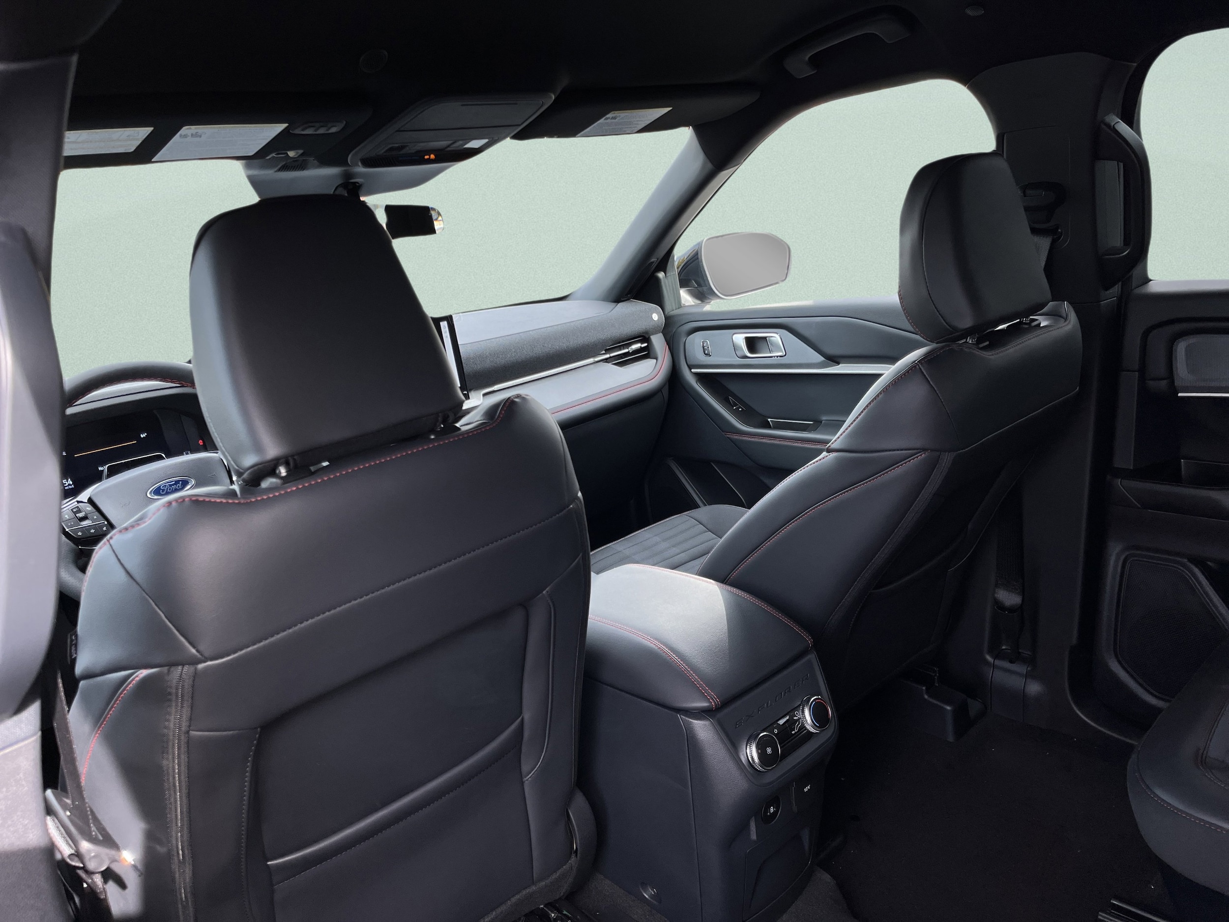 2026 Ford Explorer ST-Line - Photo 25