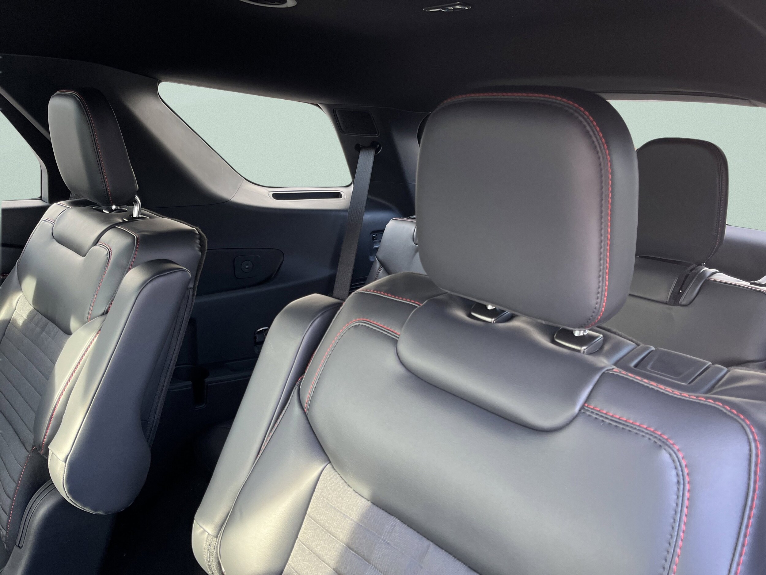 2026 Ford Explorer ST-Line - Photo 23