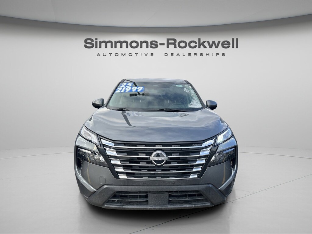 Used 2025 Nissan Rogue SV