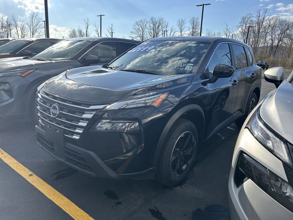 Used 2025 Nissan Rogue SV