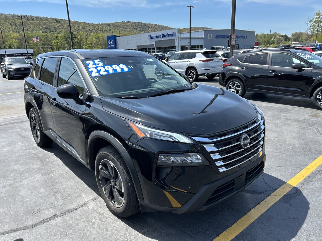Used 2025 Nissan Rogue SV
