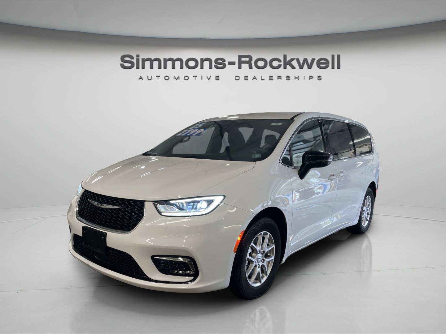 2025 Chrysler Pacifica Select's photo