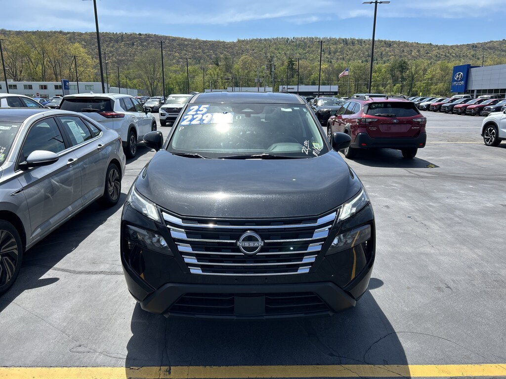 Used 2025 Nissan Rogue SV