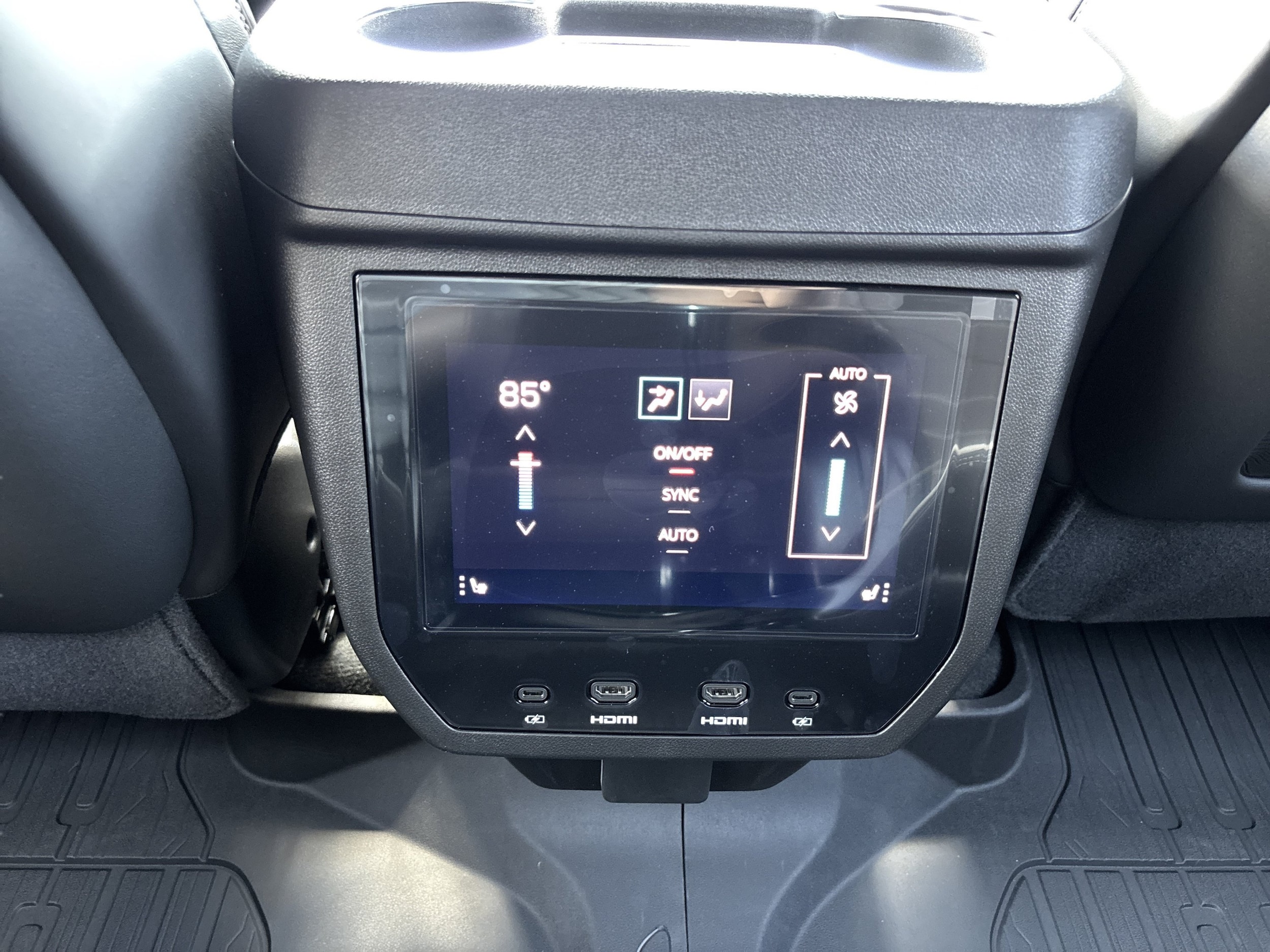 2026 GMC Yukon XL Denali Ultimate - Photo 27