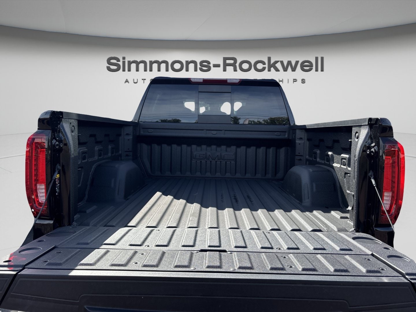 2026 GMC Sierra 1500 SLT - Photo 9