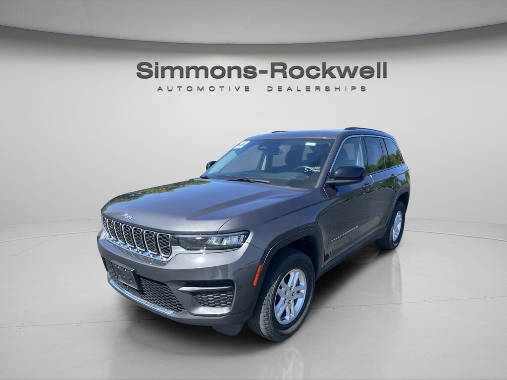 Used 2022 Jeep Grand Cherokee Laredo SUV