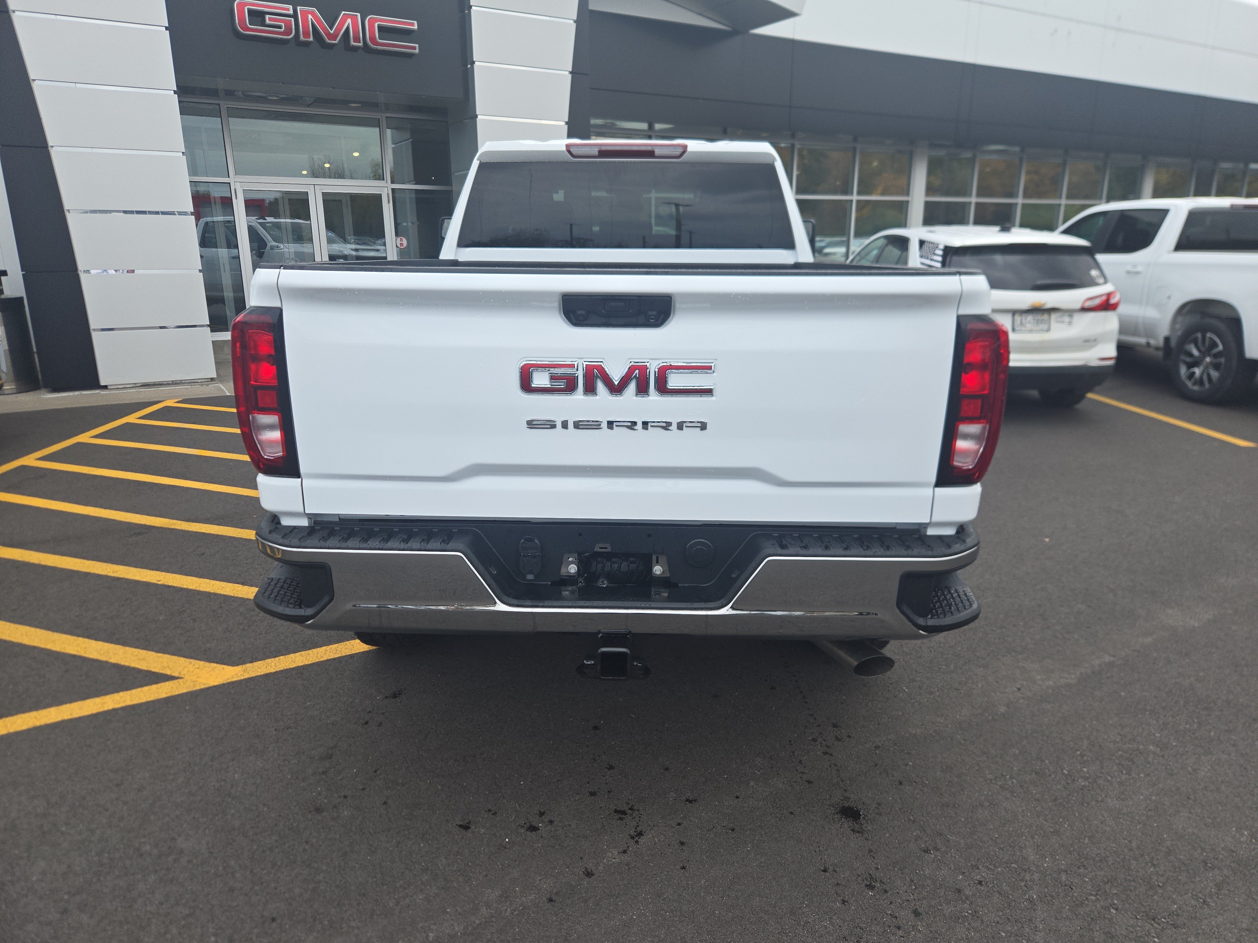 2026 GMC Sierra 3500HD Pro - Photo 9