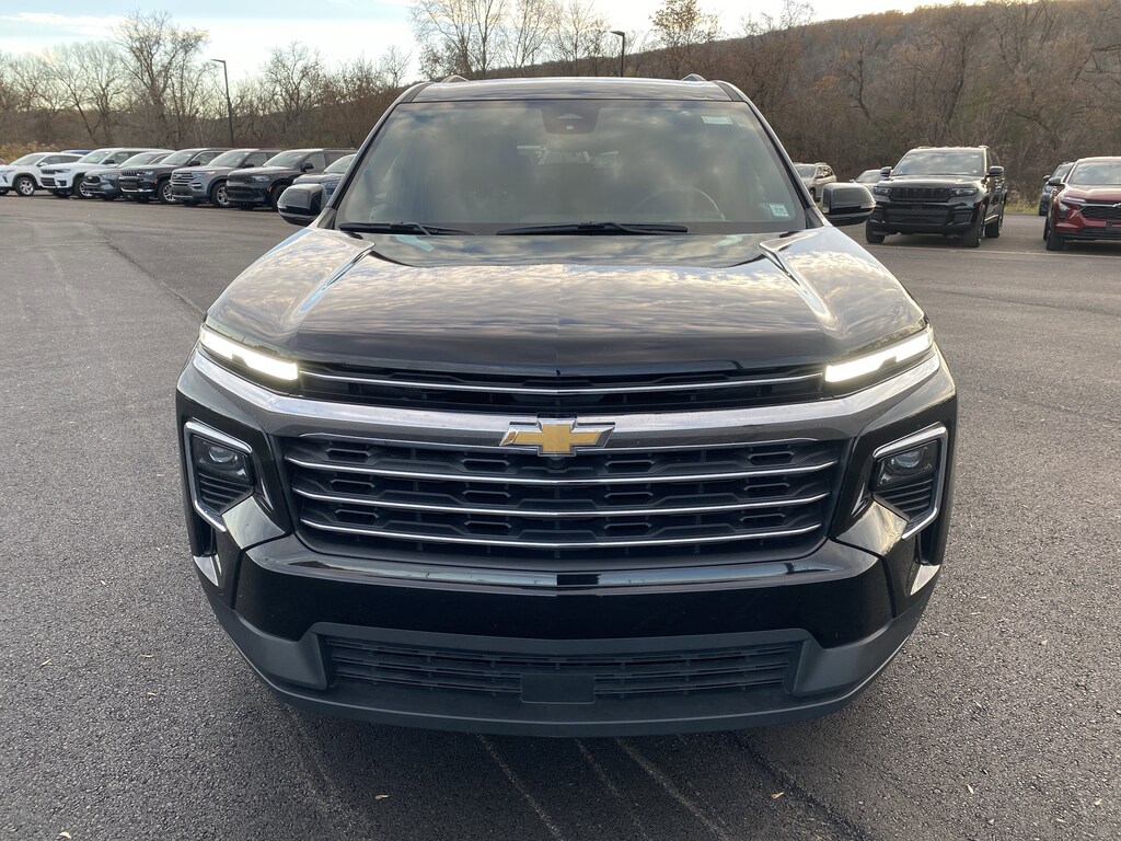 Used 2025 Chevrolet Traverse LT SUV