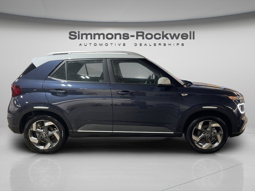 Used 2025 Hyundai Venue Limited SUV