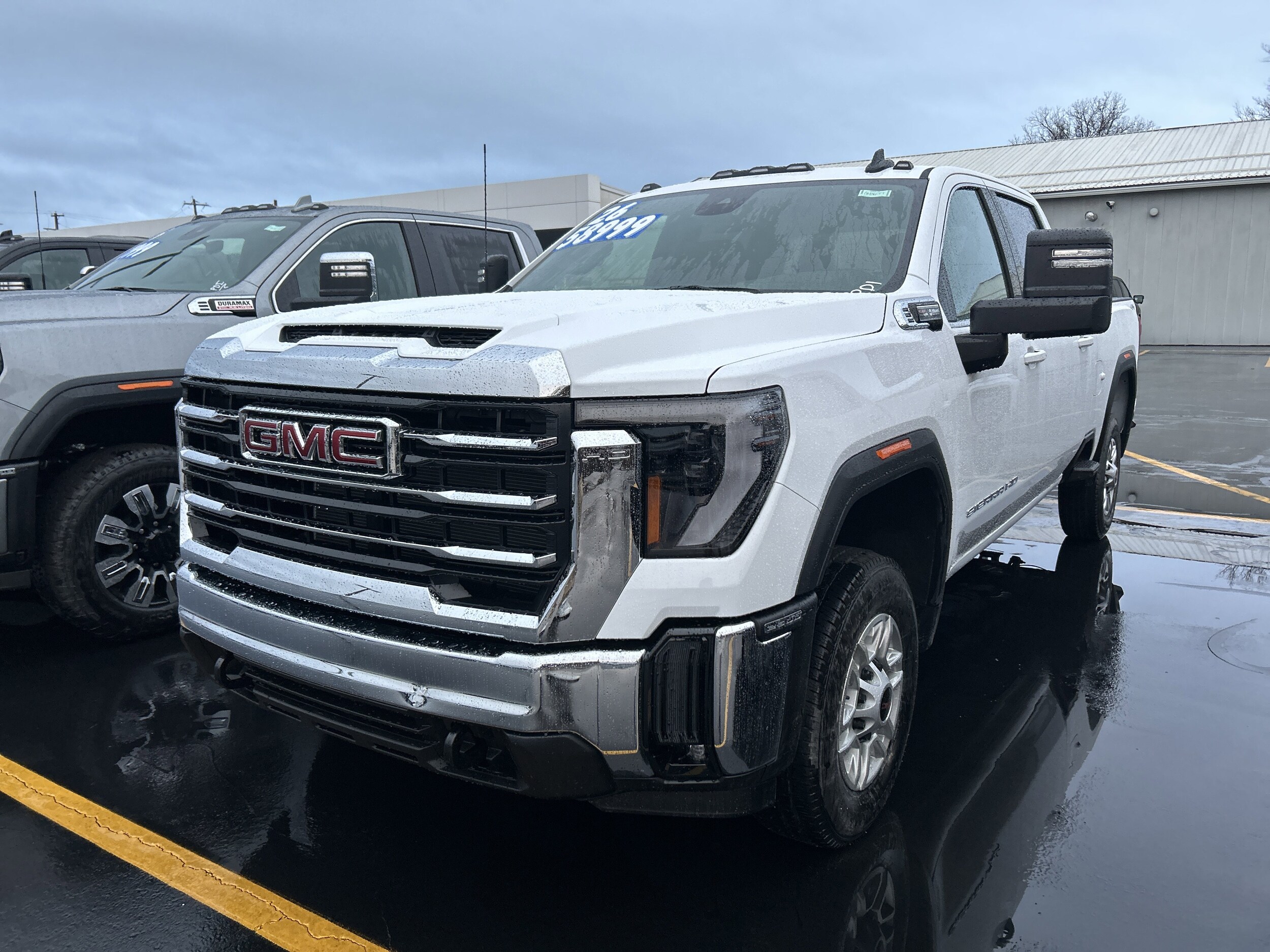 2026 Gmc Sierra 2500 HD SLE photo 3